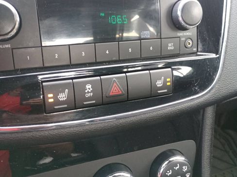 Used 2013 Chrysler 200 LX FWD image 13