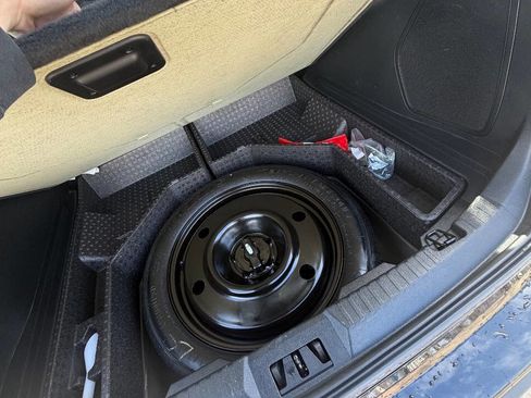 Used 2018 Ford Edge Titanium image 24