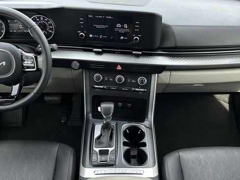 Used 2022 Kia Carnival LX image 14