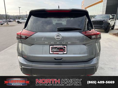 Used 2025 Nissan Rogue SV image 17