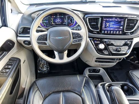 Used 2020 Chrysler Pacifica Limited image 15