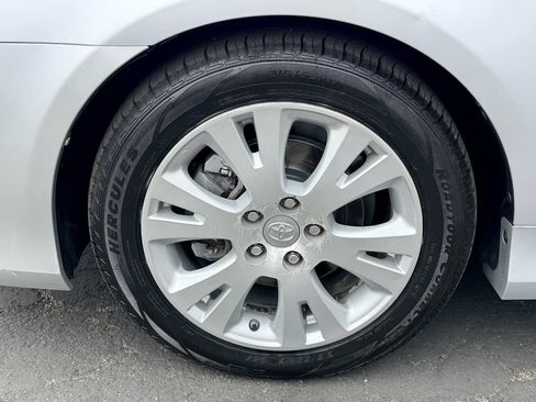 Used 2011 Toyota Avalon FWD image 12