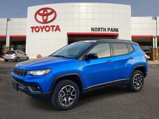 Used 2025 Jeep Compass Trailhawk AWD/4WD video 1