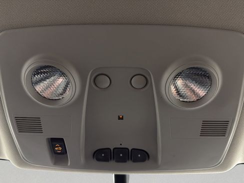 Used 2012 GMC Acadia Denali image 29