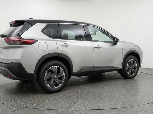 Used 2025 Nissan Rogue SV image 9