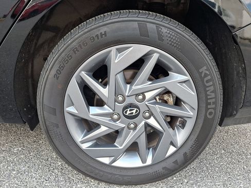 Certified 2024 Hyundai Elantra Blue FWD image 8