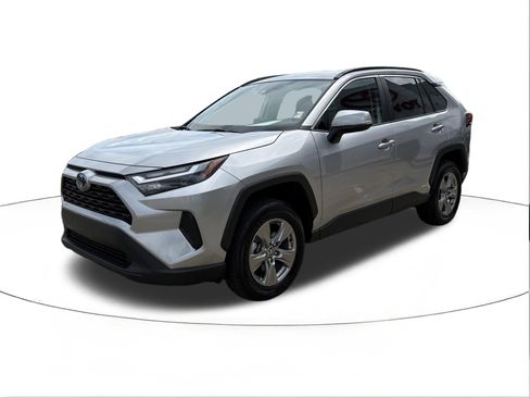 Used 2024 Toyota RAV4 XLE image 7