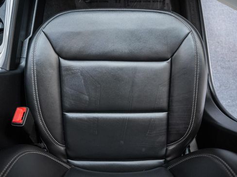 Used 2022 Ford Explorer XLT w/ Equipment Group 202A image 38