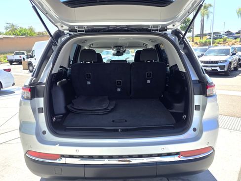Used 2023 Jeep Grand Cherokee Laredo RWD image 18