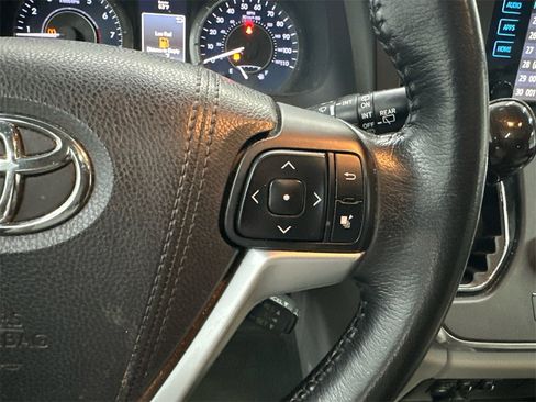 Used 2016 Toyota Sienna L image 27
