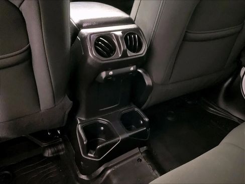 Used 2018 Jeep Wrangler Unlimited Sport S image 27