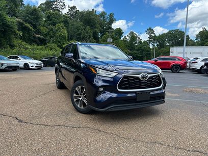 Used 2023 Toyota Highlander XLE