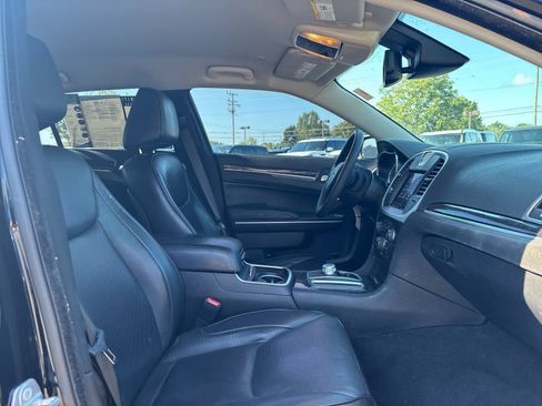 Used 2022 Chrysler 300 Touring L w/ Safetytec Plus Group AWD/4WD image 40