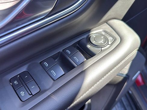 Used 2024 GMC Yukon SLT image 26