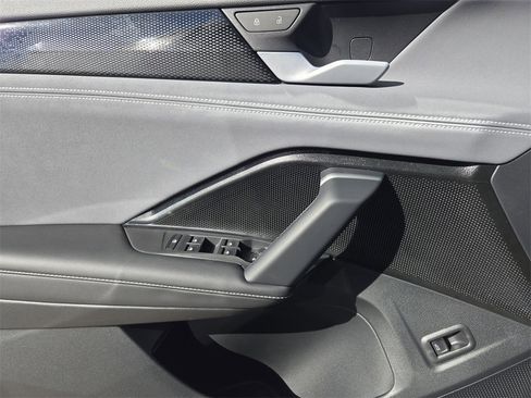 New 2026 Volkswagen Tiguan SE image 18