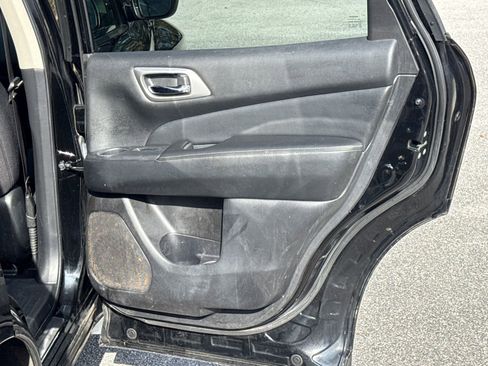 Used 2020 Nissan Pathfinder S image 16