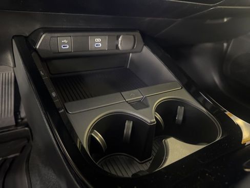 New 2025 Toyota Prius Plug-In Hybrid image 38