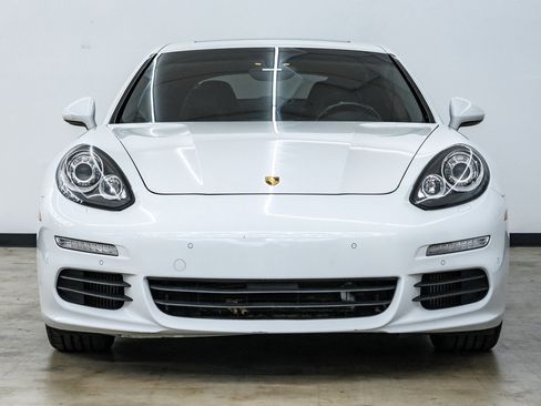 Used 2014 Porsche Panamera S image 2