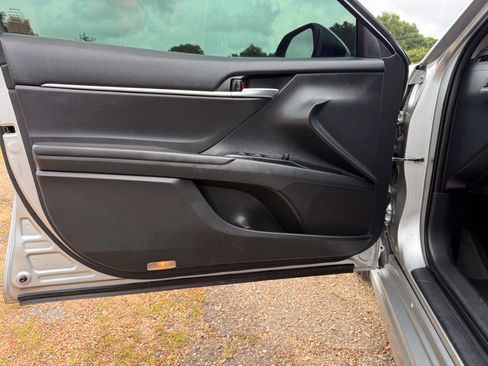 Used 2018 Toyota Camry SE FWD image 20