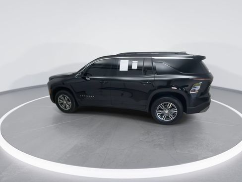 Used 2025 Chevrolet Traverse LT FWD image 7