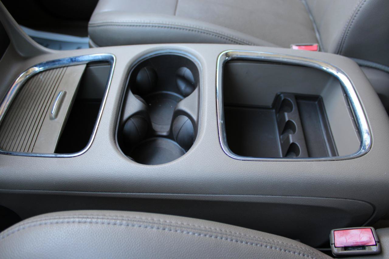 Used 2015 Chrysler Town & Country Touring-L w/ Driver Convenience Group FWD image 37