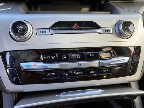 Used 2022 Ford Explorer XLT w/ Equipment Group 202A image 18