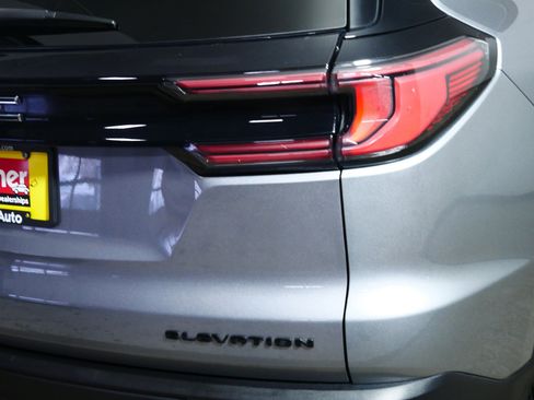 Used 2025 GMC Acadia Elevation w/ Elevation Premium Package image 17