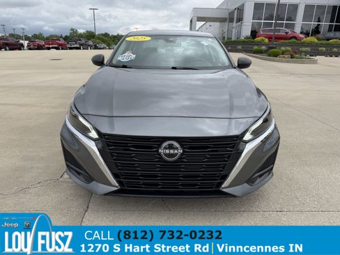 Used 2025 Nissan Altima 2.5 SV FWD image 3