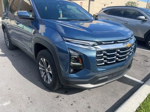 Used 2025 Chevrolet Equinox LT w/ Safety and Technology Package FWD image 2