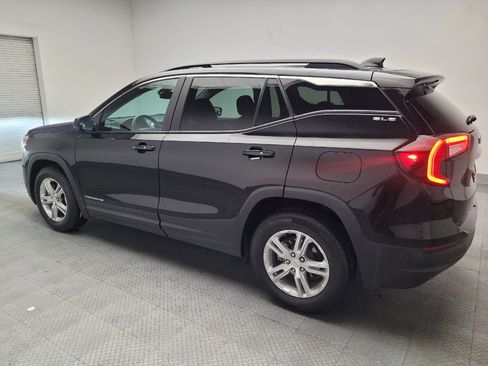 Used 2022 GMC Terrain SLE w/ Driver Convenience Package image 3