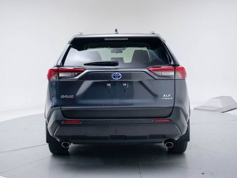 Used 2022 Toyota RAV4 XLE Premium AWD/4WD image 9
