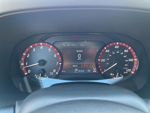 Used 2025 Nissan Frontier PRO-4X image 18