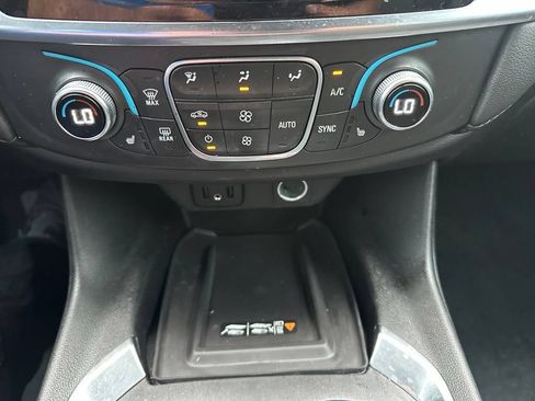 Used 2023 Chevrolet Traverse LT FWD image 30