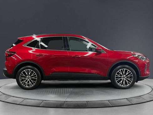 Used 2023 Ford Escape SE w/ PHEV Premium Package FWD image 6