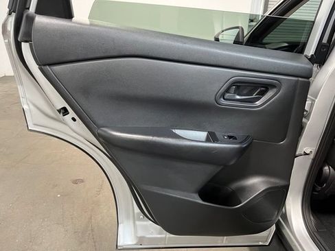 Used 2024 Nissan Rogue S AWD/4WD image 19