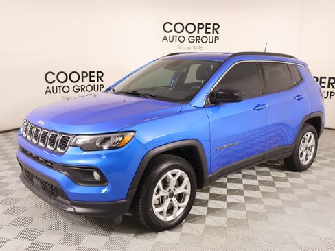 Used 2025 Jeep Compass Latitude AWD/4WD image 9