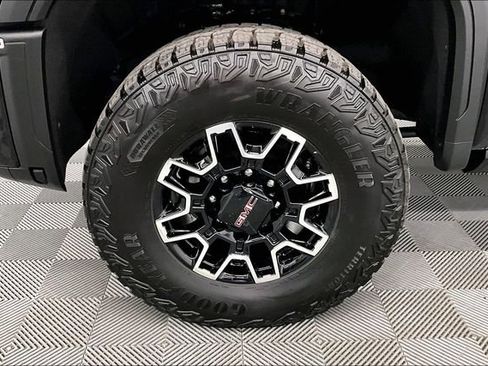 Used 2026 GMC Sierra 2500 AT4X AWD/4WD image 10