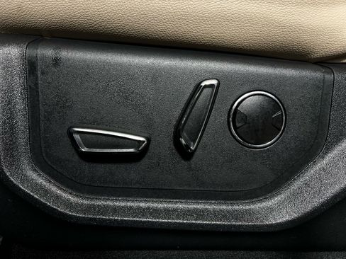 Used 2024 Ford Expedition Limited image 15