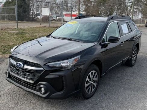 Used 2023 Subaru Outback Premium image 1