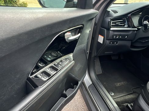 Used 2022 Kia Niro EX w/ Cold Weather Package image 14