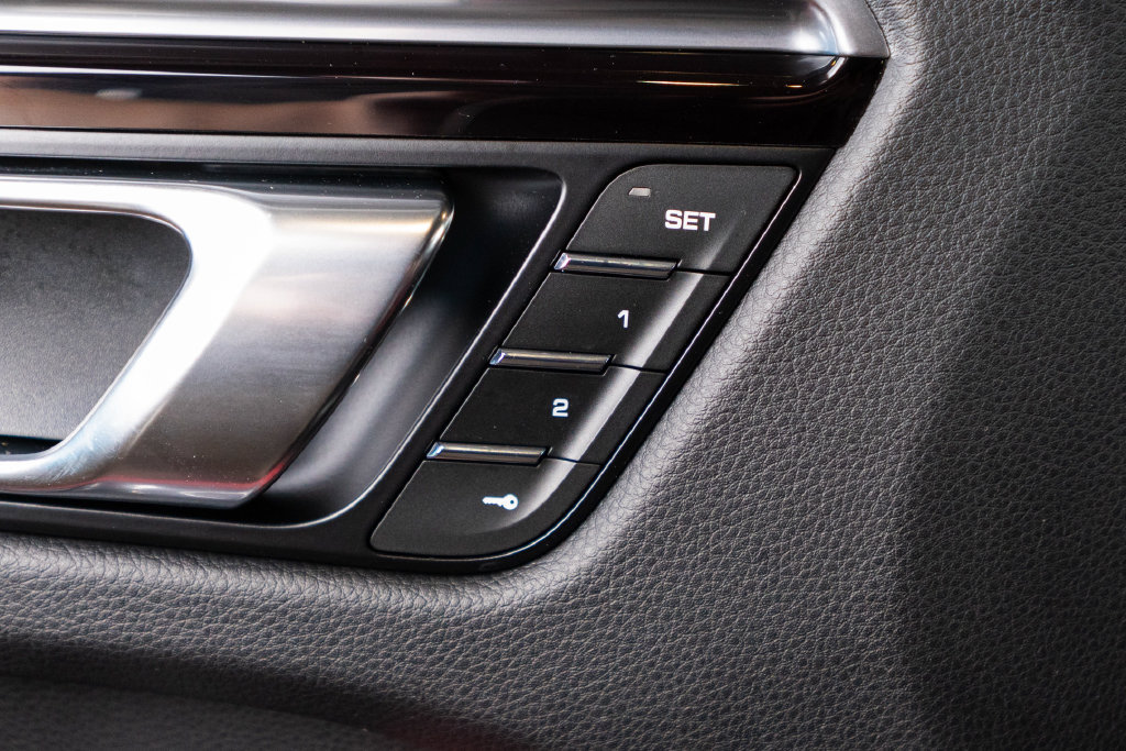 Certified 2023 Porsche Macan S AWD/4WD image 20