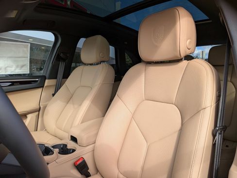 New 2026 Porsche Macan image 5