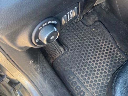 Used 2020 Jeep Compass Trailhawk AWD/4WD image 15