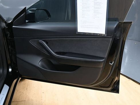 Used 2018 Tesla Model 3 Mid Range RWD image 33