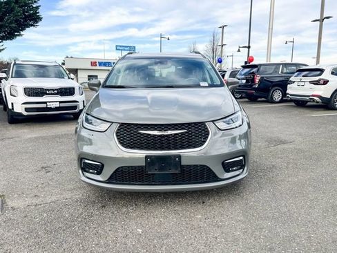 Used 2022 Chrysler Pacifica Touring-L image 5