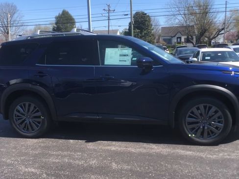 Used 2024 Nissan Pathfinder SL w/ SL Premium Package image 9