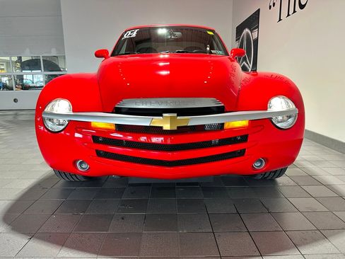 Used 2004 Chevrolet SSR w/ Preferred Equipment Group image 3