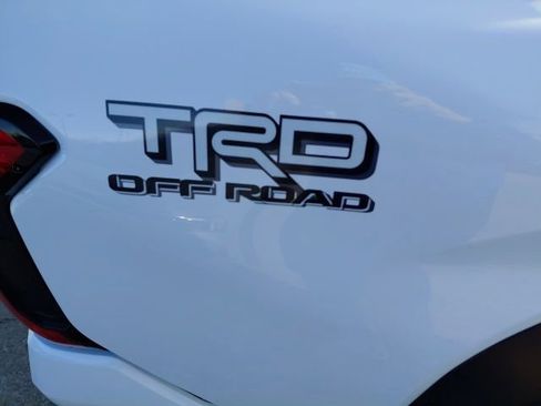 Used 2024 Toyota Tacoma TRD Off-Road image 33