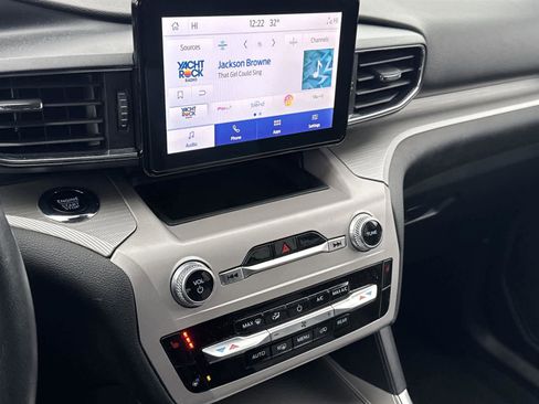 Used 2023 Ford Explorer XLT w/ Equipment Group 202A image 20