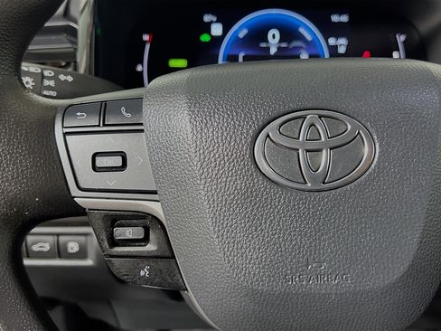 Used 2025 Toyota Camry LE w/ Convenience Package FWD image 19